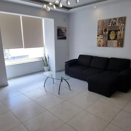 Metrostays Paceville St Julian Apartment *